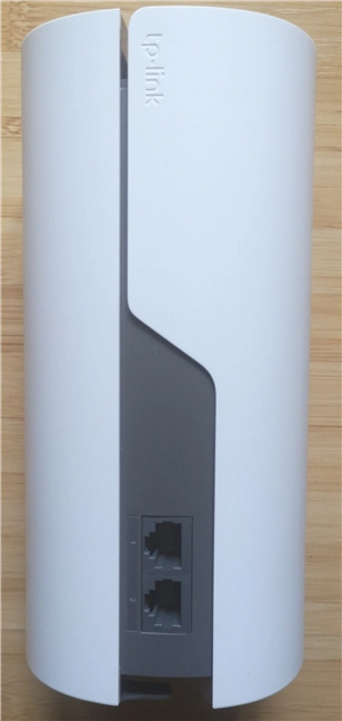 The ports on the back of the TP-Link Deco E4