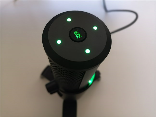 RGB lights on the Trust GXT 258 Fyru microphone