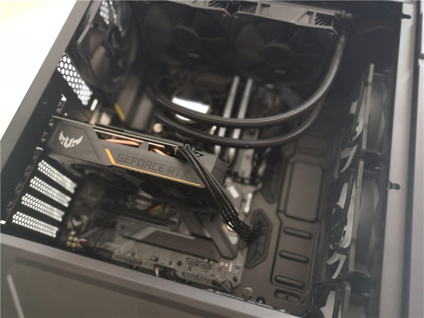 Mounting a graphics card in the ASUS TUF Gaming GT301 computer case