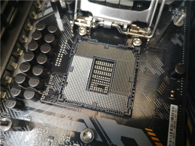 The LGA 1200 socket from the ASUS TUF GAMING Z490-PLUS (WI-FI)