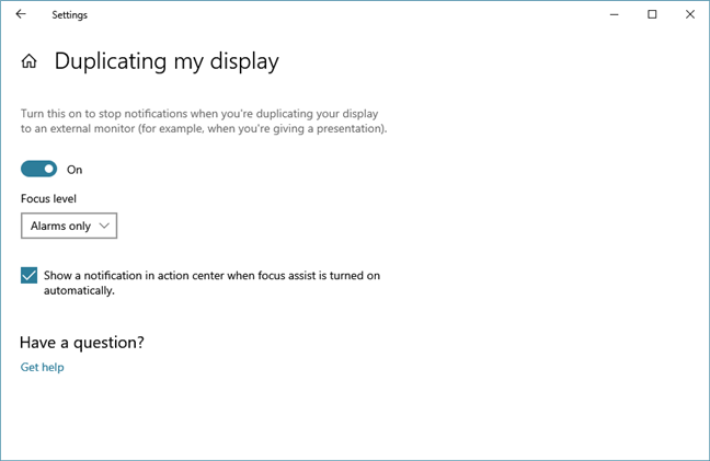 Choosing to mute Windows 10 notifications when duplicating your display