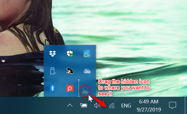 Dragging the OneDrive icon to the Notification area