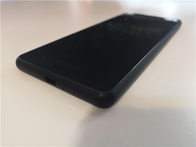 Sony Xperia 10 II: The bottom edge