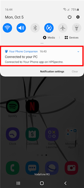 The Link to Windows feature displays a Your Phone Companion notification