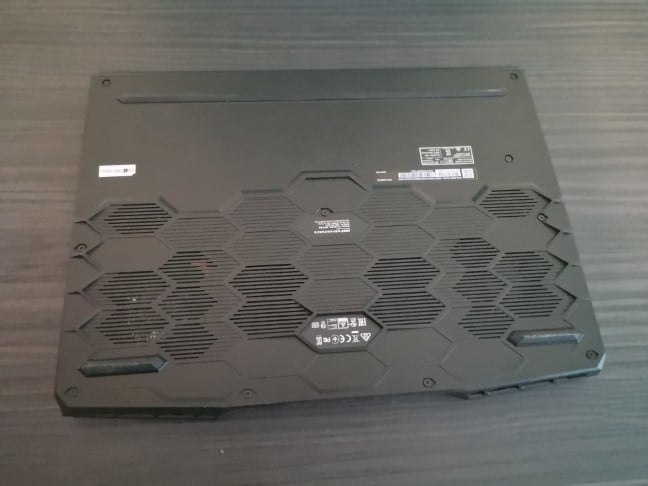MSI GE66 Raider 10SGS gaming laptop: View from the bottom