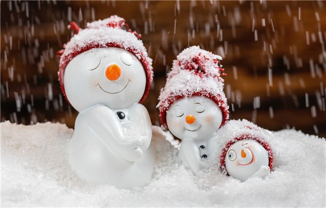 Happy Shy Snowmen by Myriam Zilles
