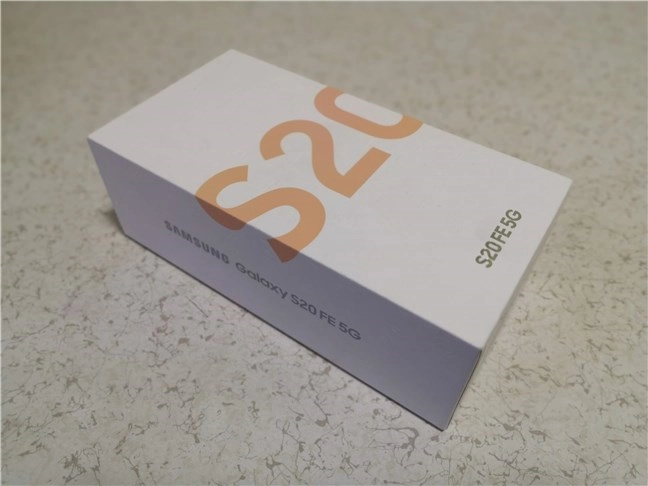 Samsung Galaxy S20 FE 5G package