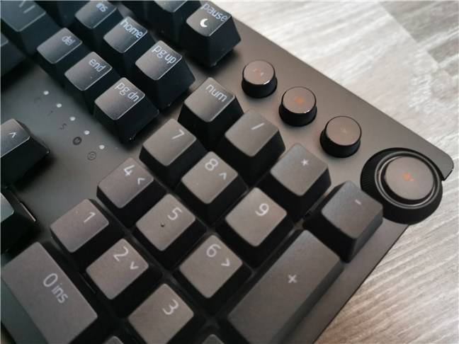 Media controls on the Razer Huntsman v2 Analog