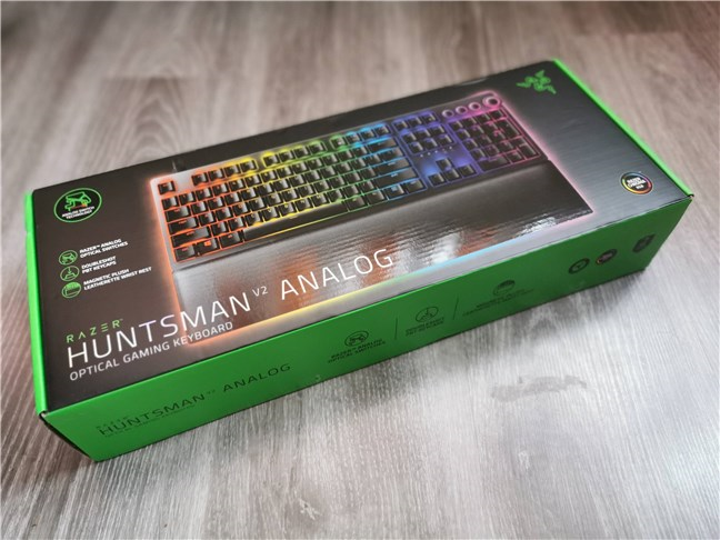 The box of the Razer Huntsman v2 Analog