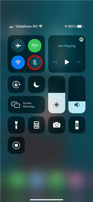 The Bluetooth icon is transparent when the feature is permanently off