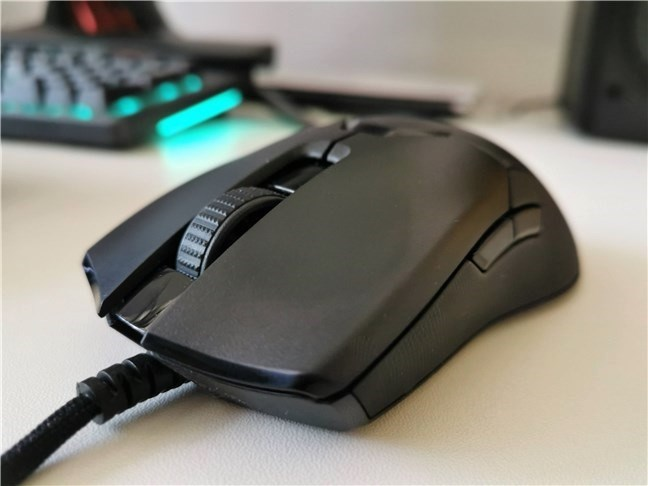 The Razer Viper 8KHz is a comfortable gaming mouse