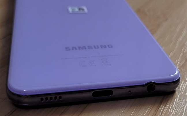 Samsung Galaxy A32 5G: The ports on the bottom bezel