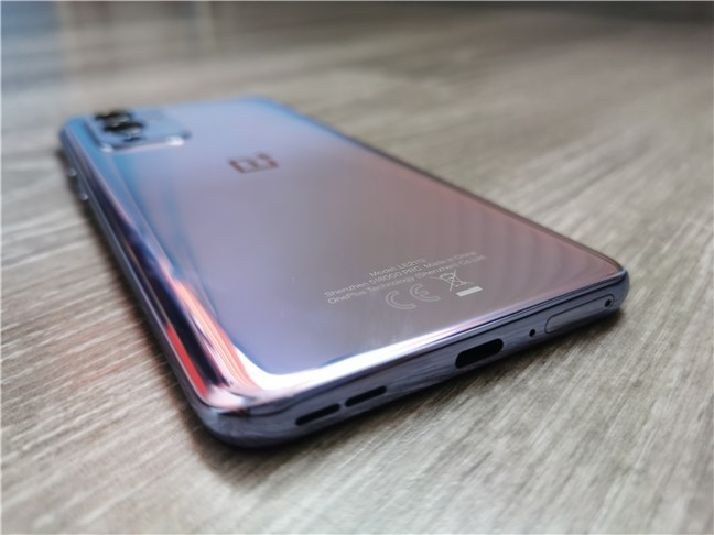 The bottom edge of the OnePlus 9