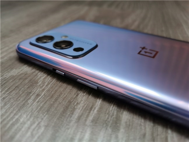 The power switch and the alert slider on the OnePlus 9
