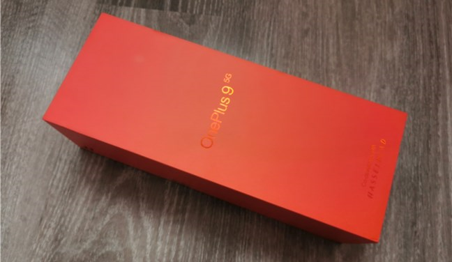The packaging used for OnePlus 9