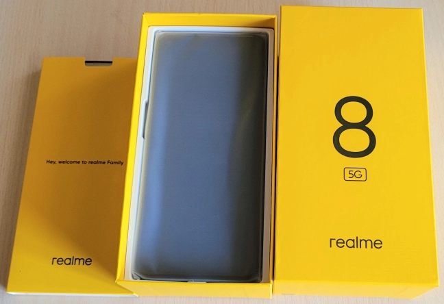 The packaging used for realme 8 5G