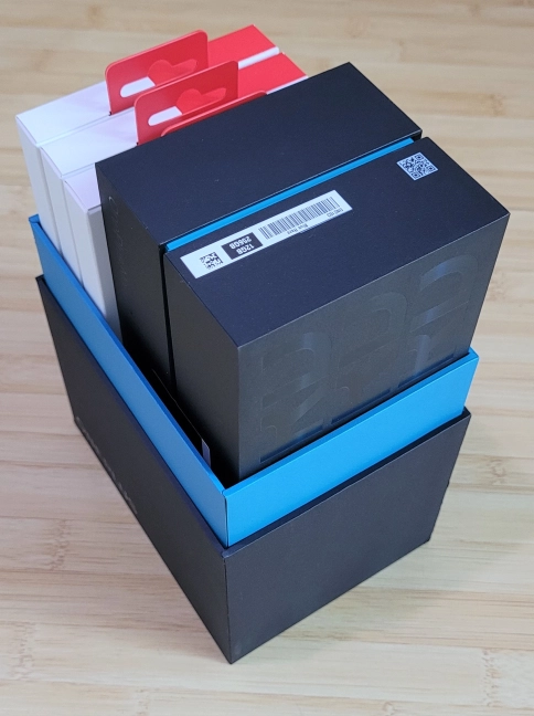 Unboxing the OnePlus Nord2 5G
