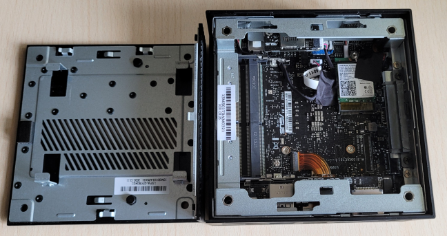 What is inside the ASUS Mini PC PN62