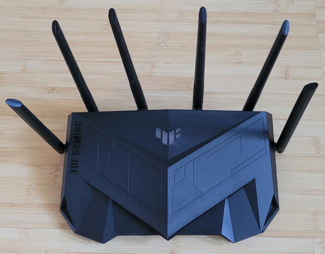 ASUS TUF-AX5400 has six nondetachable antennas