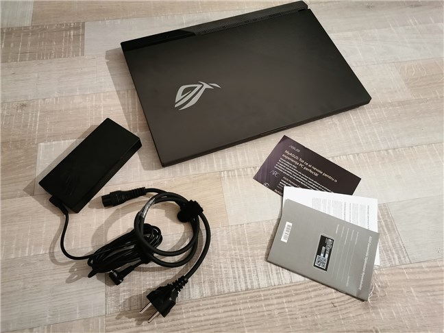 Unboxing the ASUS ROG Strix G17