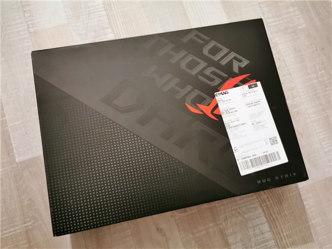 The packaging used for ASUS ROG Strix G17