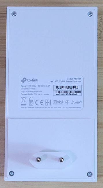 The bottom of the TP-Link RE500X