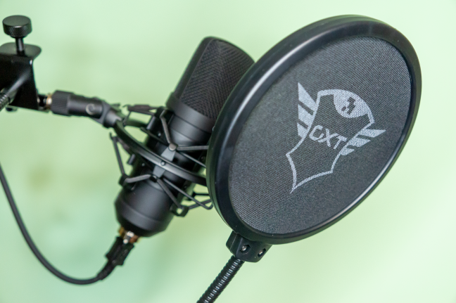 The pop filter of the Trust GXT 252+ Emita Plus