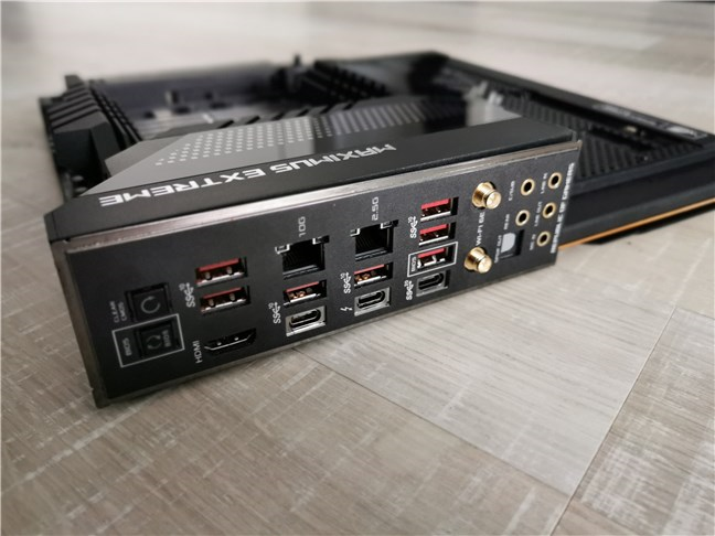 The input/output panel on the ASUS ROG Maximus Z690 Extreme