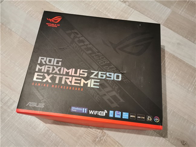 The box of the ASUS ROG Maximus Z690 Extreme