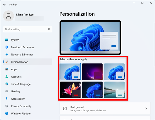 Choose a theme to change the background on Windows 11