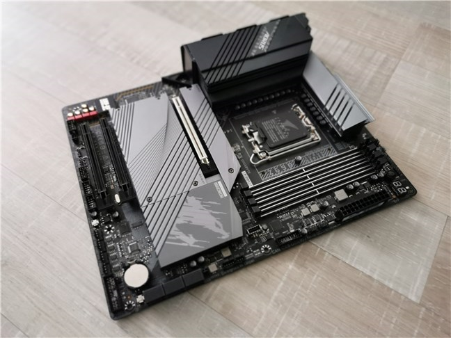 A view of the Gigabyte Z690 AORUS Pro