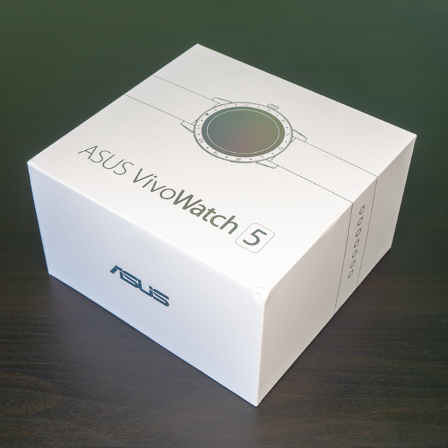 Front view of the ASUS VivoWatch 5 box