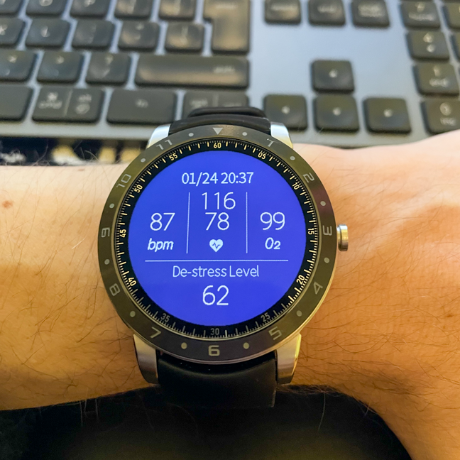 A full measurement of the PTT index, SpO2, and pulse on the ASUS VivoWatch 5
