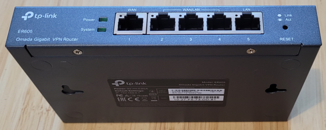 The ports found on the TP-Link Omada ER605