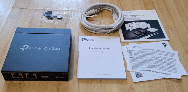 Unboxing the TP-Link Omada OC200