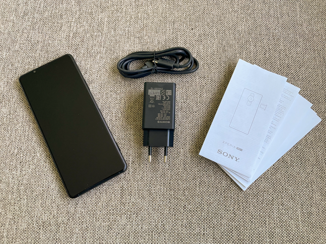Sony Xperia PRO-I: package contents