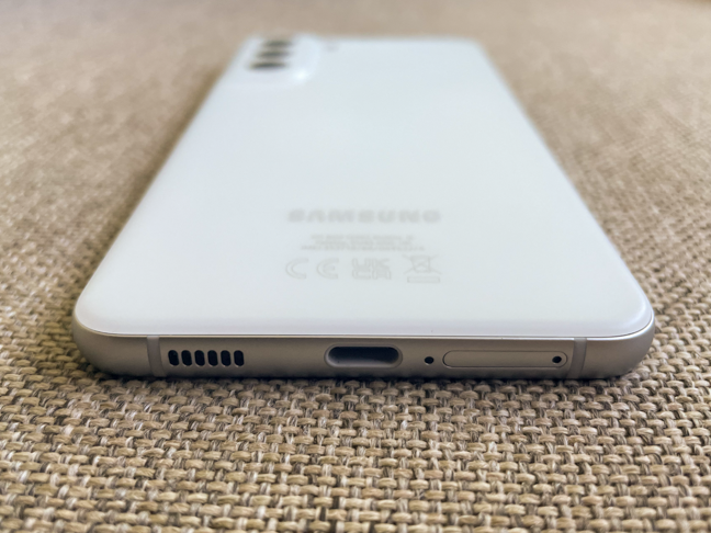 The bottom part of the Samsung Galaxy S21 FE 5G houses the charging port