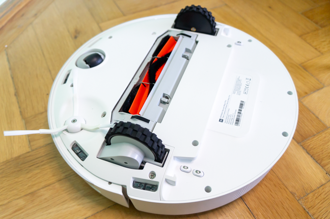The bottom of the Mi Robot Vacuum-Mop 2 Pro