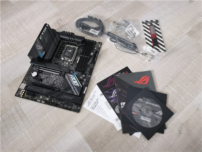 ASUS ROG Strix B660-F Gaming WiFi: What's inside the box
