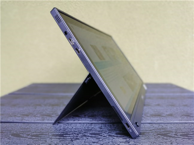 The ASUS ZenScreen Go MB16AWP can connect via USB-C, mini HDMI, and Wi-Fi