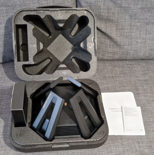 Unboxing the Xiaomi Mi Router AX9000