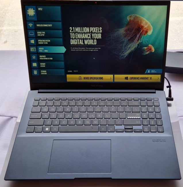 ASUS Vivobook Pro 15 OLED offers a good balance between performance, display and build quality