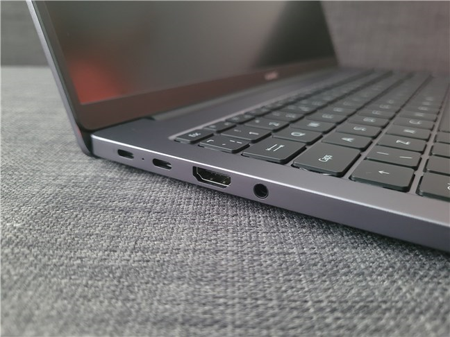 Huawei MateBook D16: Ports on the left