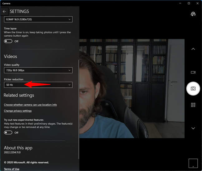 Setting the flicker reduction mode in the Camera app