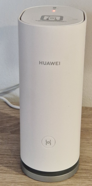 Plug in your HUAWEI WiFi Mesh 3 and connect it to the internet