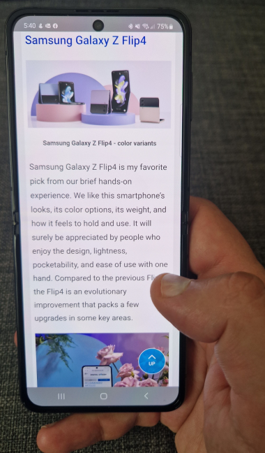 Samsung Galaxy Z Flip4 is comfortable for one-handed use