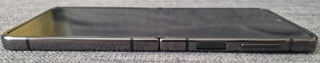 The right side of Samsung Galaxy Z Flip4