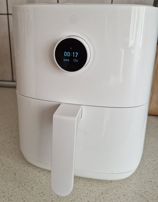 Xiaomi Mi Smart Air Fryer has an OLED display on the front
