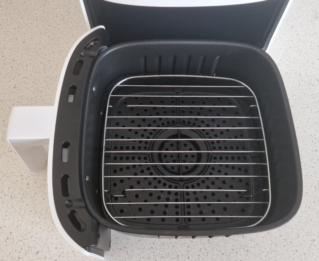 The grill helps you arrange the food into two layers 