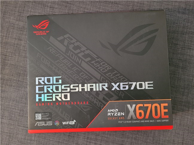 The packaging for ASUS ROG Crosshair X670E Hero looks great